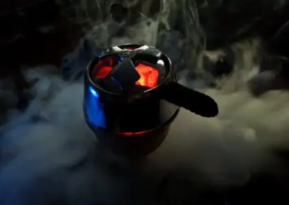 Розжарене вугілля для кальяну в чаші