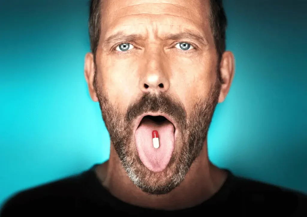 Доктор Хаус з пігулкою на язику